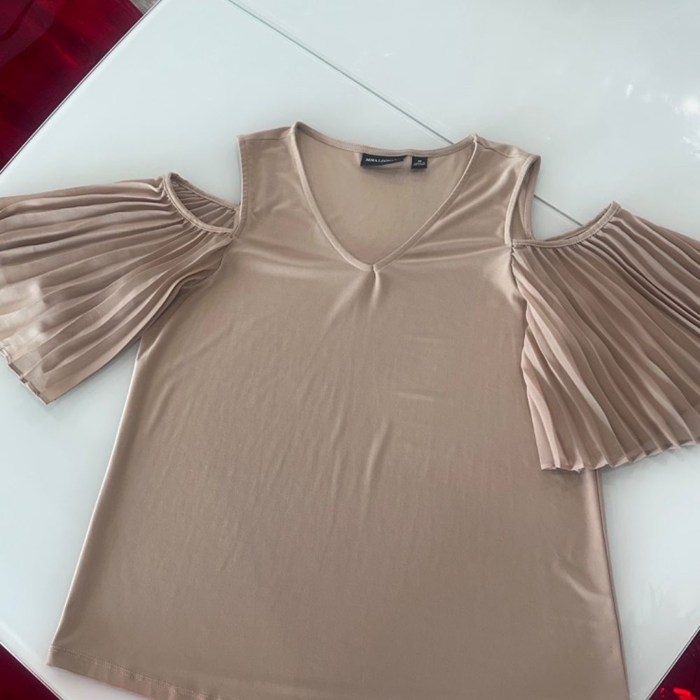 Cold Shoulder Top - Picture 2 of 4
